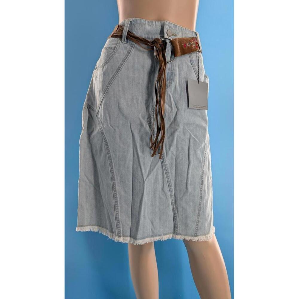 GLORIA VANDERBILT Vintage Light Blue Denim Skirt with Brown Belt NWT‎